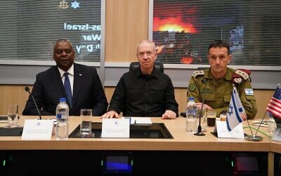 From left: US Secretary of Defence Lloyd Austin, Israeli Defence Minister Yoav Gallant and IDF Chief of Staff Herzi Halevi in Tel Aviv on October 13. Photo: Ariel Hermoni/MoD