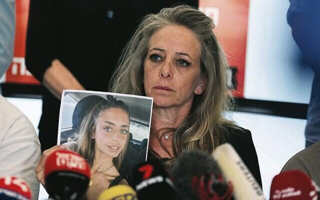 Keren Schem at a press conference following the release of a video by Hamas, in which her daughter is seen. 
Photo: AP Photo/Ohad Zwigenberg