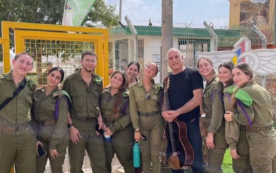 David Broza with some IDF soldiers at a base where he entertained the platoon. Photo: Instagram