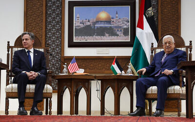 Antony Blinken (left) meets Mahmoud Abbas in Ramallah on November 5. Photo: Jonathan Ernst / Pool / AFP