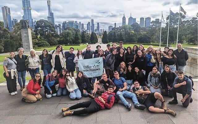 Diller Teen Fellows from Israel join their Melbourne hosts at the Shrine of Remembrance