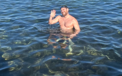 Ari Mitchell participating in Stevie's Swim to honour his daughter Stevie.
