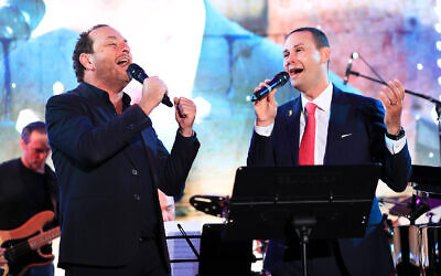 Azi Schwartz and Brett Kaye performing at St Kilda Shule on Thursday night. Photo: Peter Haskin.
