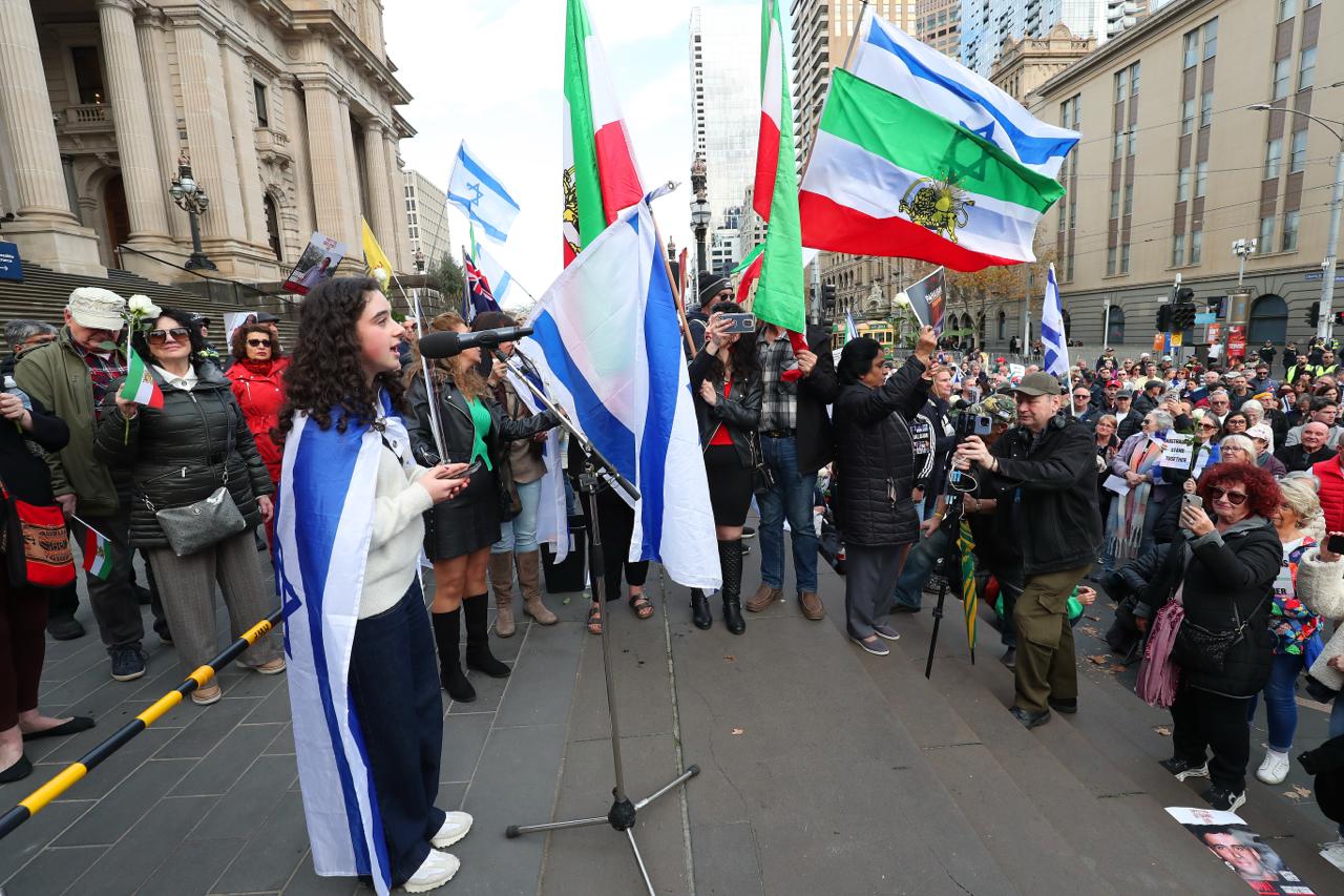 Around 1000 people gathered outside Victoria's Parliament House listening to a speech about antisemitism from 15-year-old Sophie Basist. Photo: Peter Haskin Around 1000 people gathered outside Victoria's Parliament House listening to a speech about antisemitism from 15-year-old Sophie Basist. Photo: Peter Haskin