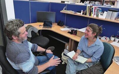 Elahn Zetlin, speaking to AJN journalism intern Noa Gomberg. Photo: Bruce Hill.