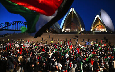 The anti-Israel rally outside the Sydney Opera House on October 9, 2023. Photo: AAP Image/Dean Lewins
