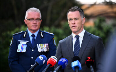 NSW Premier Chris Minns (right) and Police Commissioner Mal Lanyon. Photo: AAP Image/Bianca De Marchi