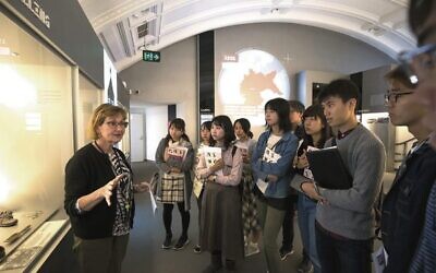 Sydney Jewish Museum has introduced a new guide course.