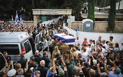 Family and friends attend the funeral of IDF Lt. Hadar Goldin, whose body had been held captive by Hamas in Gaza since 2014, at the Kfar Saba military cemetery. Photo: Tal Gal/FLASH90