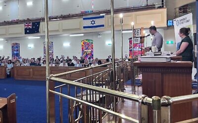 CSG Victoria CEO Justin Kagan and JCCV CEO Naomi Levin adress a community briefing on security at Caulfield Shule on Thursday night. Photo: Bruce Hill. CSG Victoria CEO Justin Kagan and JCCV CEO Naomi Levin adress a community briefing on security at Caulfield Shule on Thursday night. Photo: Bruce Hill.