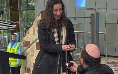 Brian proposes to Mia on stage. Photo: Instagram.