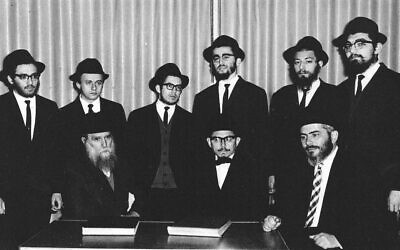 Caption: The first shluchim. Standing (from left): Hershel Lipskier, Hershel Morozow, Shlomo Majeski, Yossef Minkowitz, Avraham Altein, Aryeh Leib Kaplan. Seated (from left): Reb Zalman Serebryanski, Rabbi Sholem Gutnick, Rabbi Chaim Gutnick.