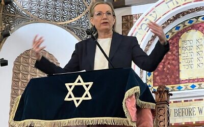 Opposition leader Sussan Ley, speaking at St Kilda shule. Photo Bruce Hill.