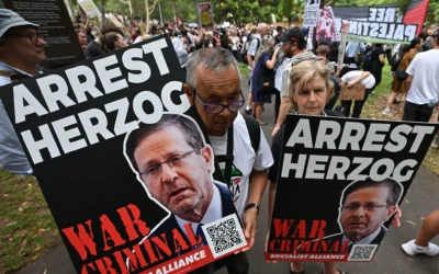 Anti-Israel protesters gather in front of a police station in Surry Hills in Sydney on February 10, 2026. (Saeed KHAN / AFP)
