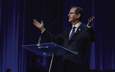 Israeli President Isaac Herzog addresses the Sydney Jewish community on Monday night. Photos: Scott Ehler