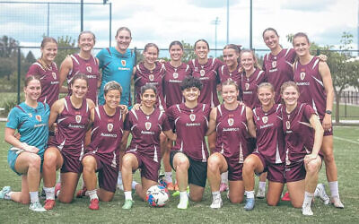 Iranian footballers Fatemeh Pasandideh and Atefeh Ramezanisadeh joined Brisbane Roar training on Monday.