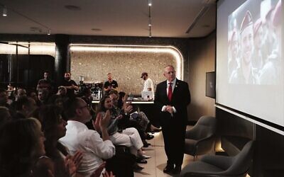 Yaakov Hagoel speaks with Jewish community members in Melbourne. 
Photo: Peter Haskin