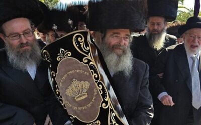 The new Sefer Torah. Photo: Belaaz