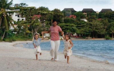 A holidaying family in Thailand enjoys a helping hand from a Nannimoon nanny. 
Photos: Aigul Moon Photography