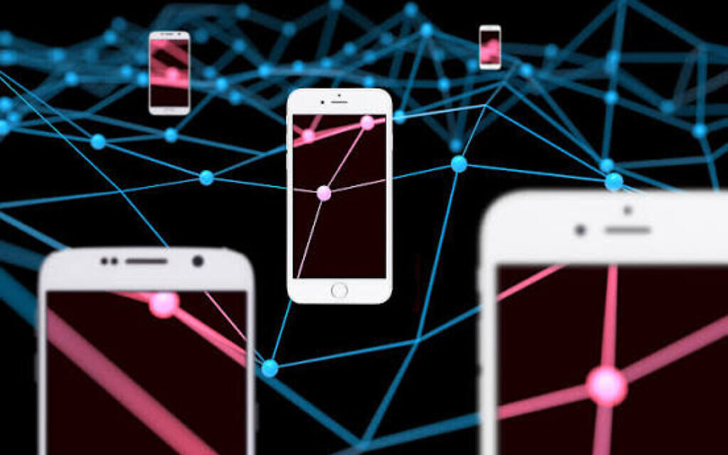 Forming citizens in the age of screens