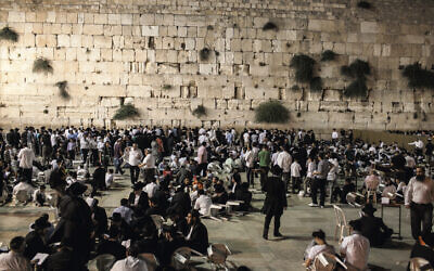 Orthdox Jews men pray as they Reciting Kinnot on Tisha b’Av at the Kotel. Photo: Times of Israel