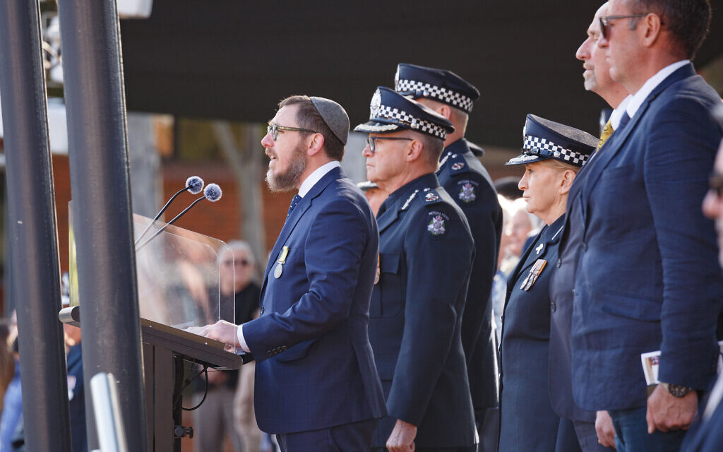 Rabbis honour fallen police