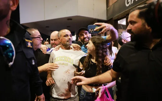 Passenger Yaniv Hayun, with blood stains on his shirt, one of the Israelis who helped subdue a flydubai copilot who allegedly sought to hijack and crash a plane full of Israelis, at Ben Gurion Airport, September 30, 2026. Photo: AP Photo/Tomer Appelbaum