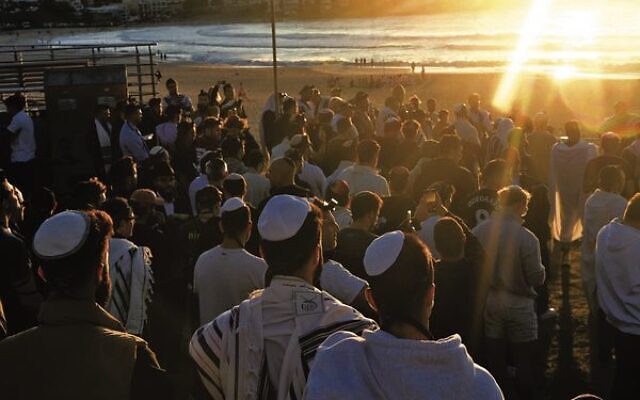 People gather at sunrise on Bondi Beach to pray in support of Israel and the hostages who were kidnapped by Hamas. Photo: Jeremy Piper/State Library of NSW