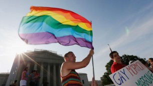 صورة توضيحية لعلم الفخر للمثليين( Win McNamee/Getty Images via JTA)