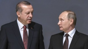 الرئيس التركي رجب طيب اردوغان مع نظيره الروسي فلاديمير بوتين في اسطنبول، 10 اكتوبر 2016 (OZAN KOSE / AFP)