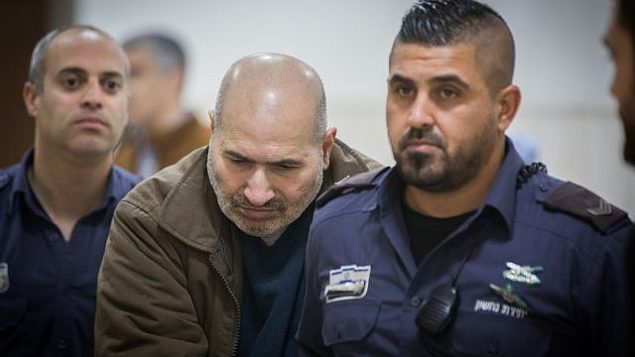 إحضار جميل التميمي، الرجل الفلسطيني الذي قتل الطالبة البريطانية حانا بلادون في 14 أبريل / نيسان 2017 في القدس ، إلى جلسة محكمة في القدس، في 31 ديسمبر 2018 (Yonatan Sindel / Flash90)