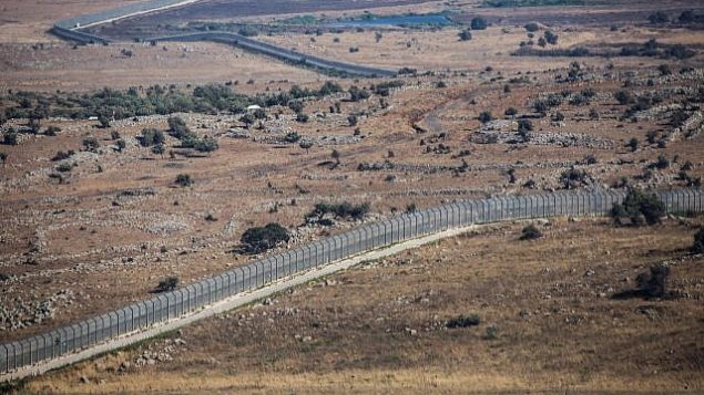 السياج الحدودي بين اسرائيل وسوريا في مرتفعات الجولان، 23 يوليو 2018 (David Cohen/Flash90)