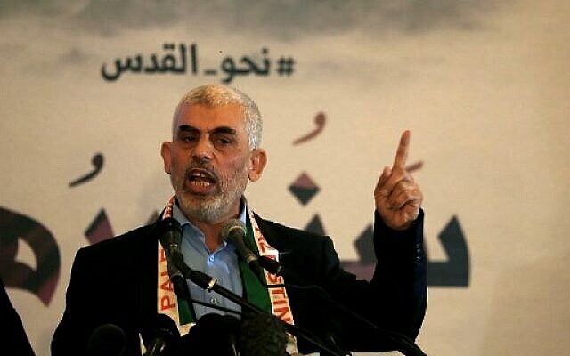 زعيم حركة حماس في قطاع غزة يحيى السنوار يتحدث خلال مؤتمر صحفي بمناسبة "يوم القدس" في مدينة غزة، 30 مايو، 2019. (Mohammed Abed / AFP)
