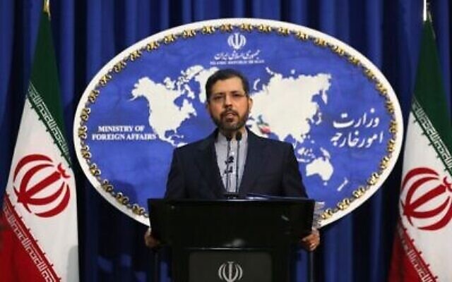 المتحدث باسم وزارة الخارجية الإيرانية سعيد خطيب زاده خلال مؤتمر صحافي في طهران، 22 فبراير 2021 (ATTA KENARE / AFP)