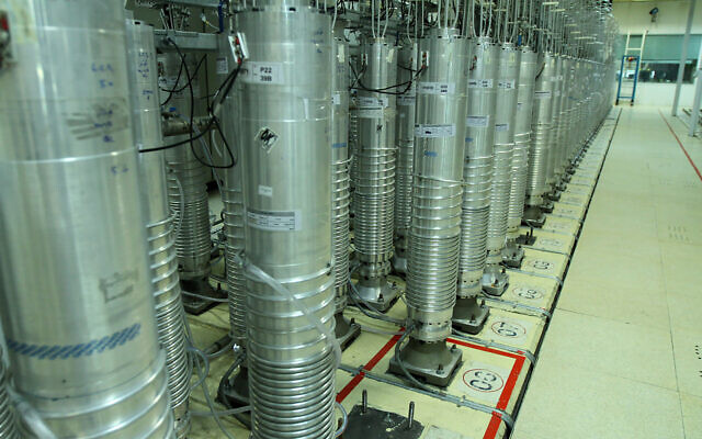 أجهزة الطرد المركزي في منشأة نطنز لتخصيب اليورانيوم في وسط إيران، 5 نوفمبر 2019 (Atomic Energy Organization of Iran via AP, File)