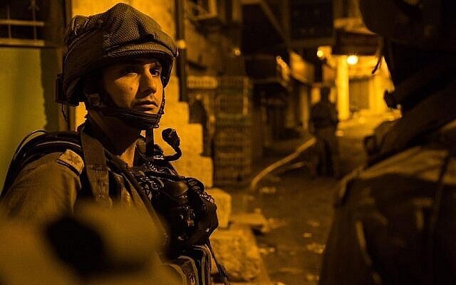 توضيحية: الجيش الإسرائيلي ينفذ مداهمات ليلية في الضفة الغربية ، 1 أغسطس، 2016. (IDF)