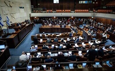 جلسة مكتملة في قاعة الكنيست في القدس، 5 يناير 2022 (Yonatan Sindel / Flash90)