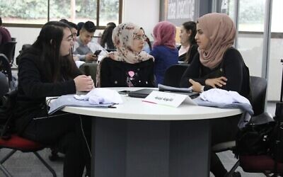 طلاب عرب يشاركون في "ميكاثون" في 2020 في جامعة تل أبيب الذي نظمته "تسوفين". ميكاثون هو عندما تعمل الفرق لبناء منتجات جديدة (Courtesy)
