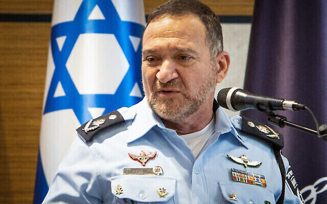 قائد الشرطة كوبي شبتاي يحضر مراسم لشرطة إسرائيل في مدينة الناصرة الشمالية، 9 نوفمبر 2021 (Meir Vaknin / Flash90)