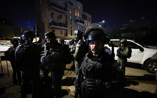 الشرطة تحرس حي الشيخ جراح في القدس الشرقية، 13 فبراير 2022 (Olivier Fitoussi / Flash90)
