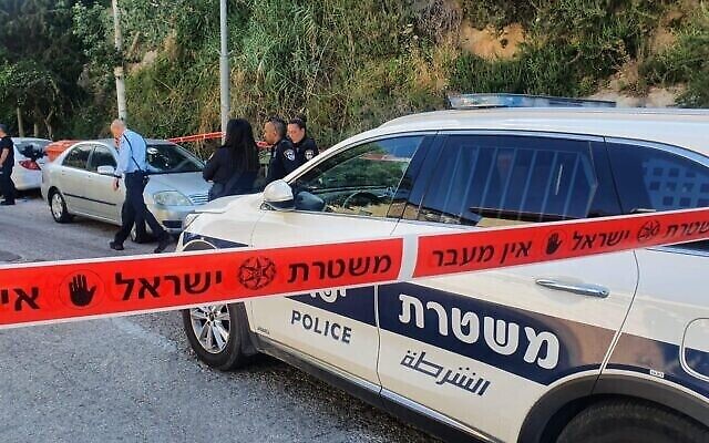 توضيحية: الشرطة الإسرائيلية تحقق في مسرح جريمة، 2 يونيو، 2021. (Israel Police)