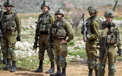 جنود إسرائيليون في الضفة الغربية، 29 مارس، 2022. (Nasser Ishtayeh / Flash90)