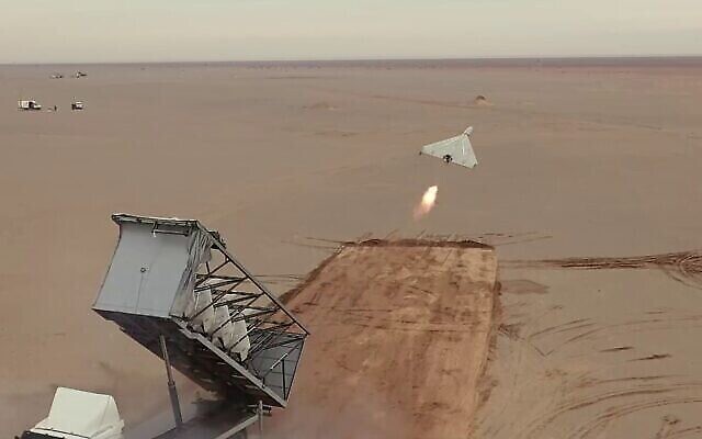 إطلاق طائرة مسيرة إيرانية شاهد -136 خلال مناورة عسكرية في إيران، ديسمبر 2021 (Screenshot: Twitter)
