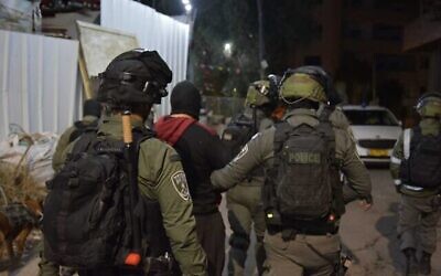 الشرطة تعتقل شخصا على صلة بهجوم الخضيرة، 28 مارس 2022 (Israel Police)