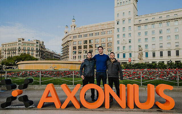 مؤسسو "أكسونيوس" من اليسار إلى اليمين: أوفري شور ، دين سيسمان (الرئيس التنفيذي)، أفيدور بارتوف (كبير المهندسين). (Axonius)