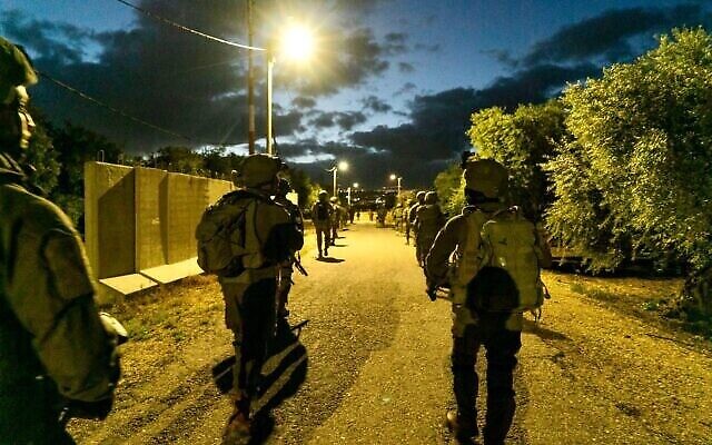 جنود اسرائيليون في الضفة الغربية، 12 أبريل، 2022. (Israel Defense Forces)