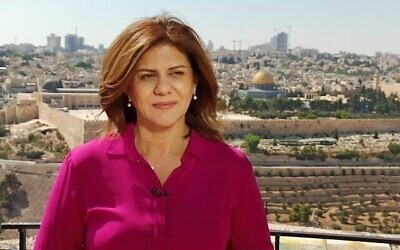 شيرين أبو عاقلة (51 عاما)، صحافية مخضرمة في قناة الجزيرة، التي قُتلت خلال عملية للجيش الإسرائيلي في جنين صباح الأربعاء، 11 مايو، 2022. (courtesy)
