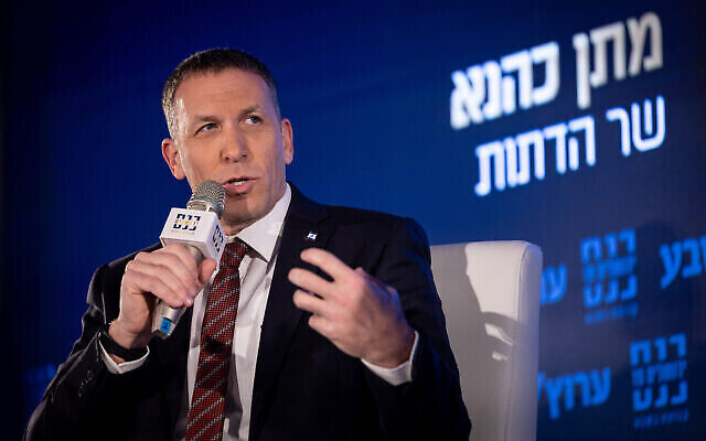 وزير الشؤون الدينية ماتان كهانا يتحدث خلال مؤتمر في القدس، 7 فبراير 2022 (Yonatan Sindel / Flash90)