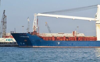صورة تظهر سفينة "لوديسيا" المحملة بالحبوب، الراسية في ميناء طرابلس شمال لبنان، 30 يوليو 2022 (Fathi AL-MASRI / AFP)