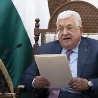 رئيس السلطة الفلسطينية محمود عباس يتحدث خلال لقاء مع وزير الخارجية الأمريكي أنتوني بلينكن في رام الله، 27 مارس 2022 (AP Photo / Jacquelyn Martin، Pool)